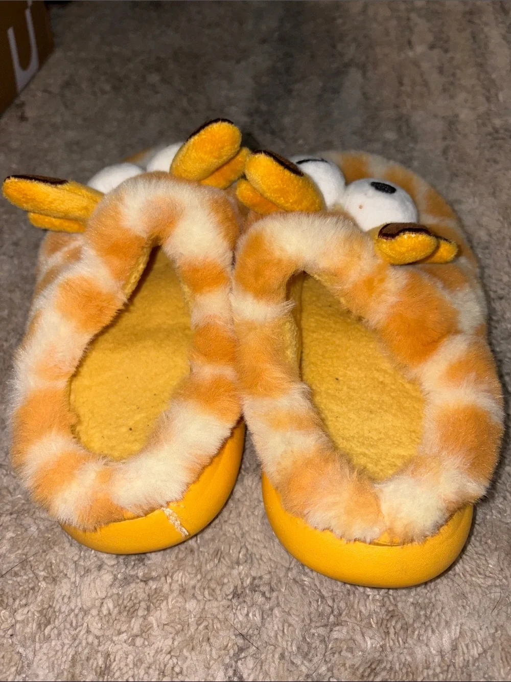 3/$20! Kids baby size 6c 6.5c Kids Yellow Giraffe Plush Slippers